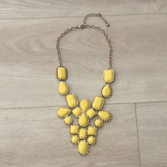 Yellow stone statement necklace - Picture 3 of 4